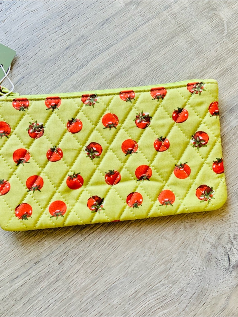 NWT☀️ Vera Bradley Tomato Print Wristlet Bag - Picture 4 of 7